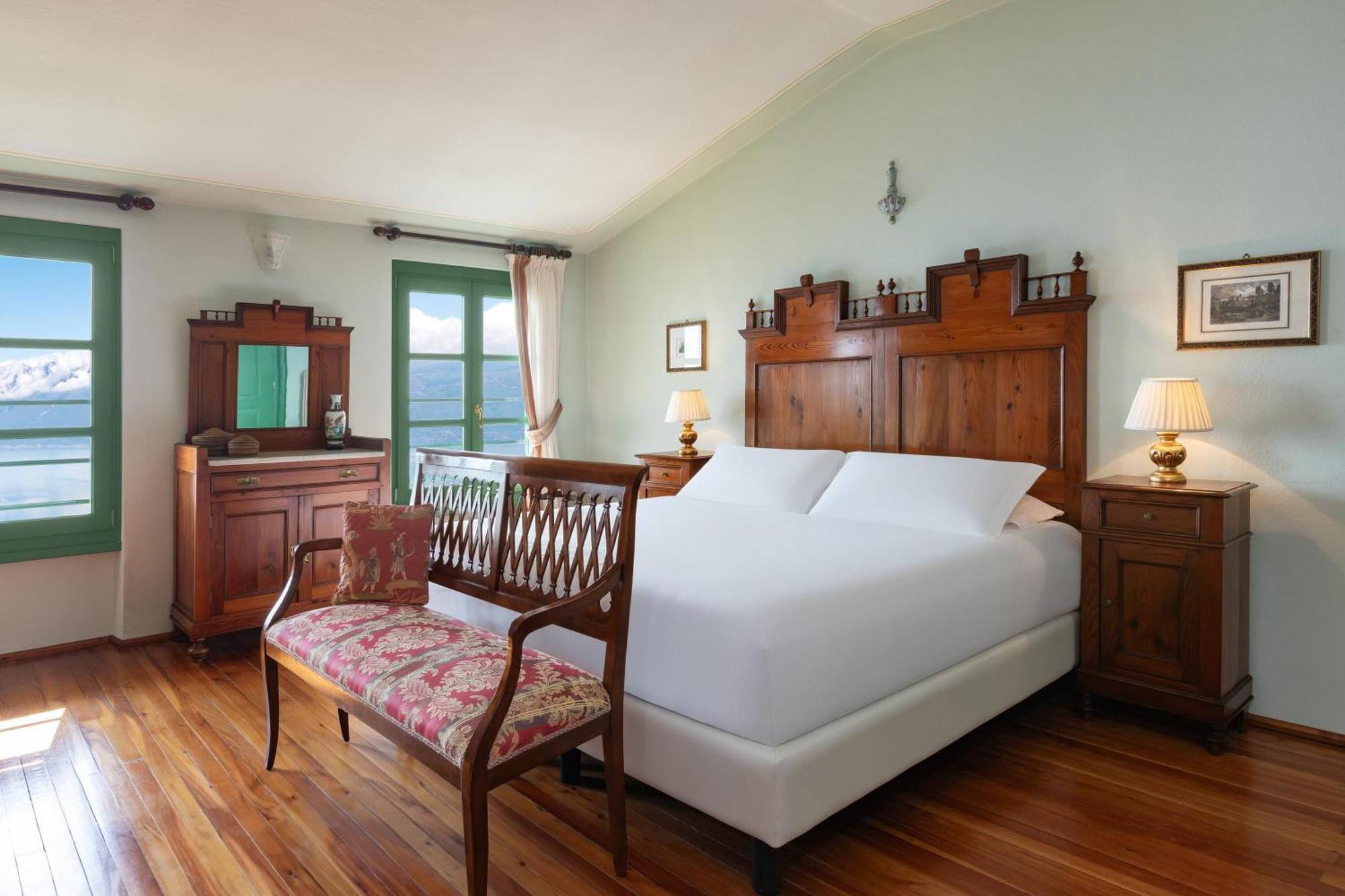 Junior Suite Lake View Villa